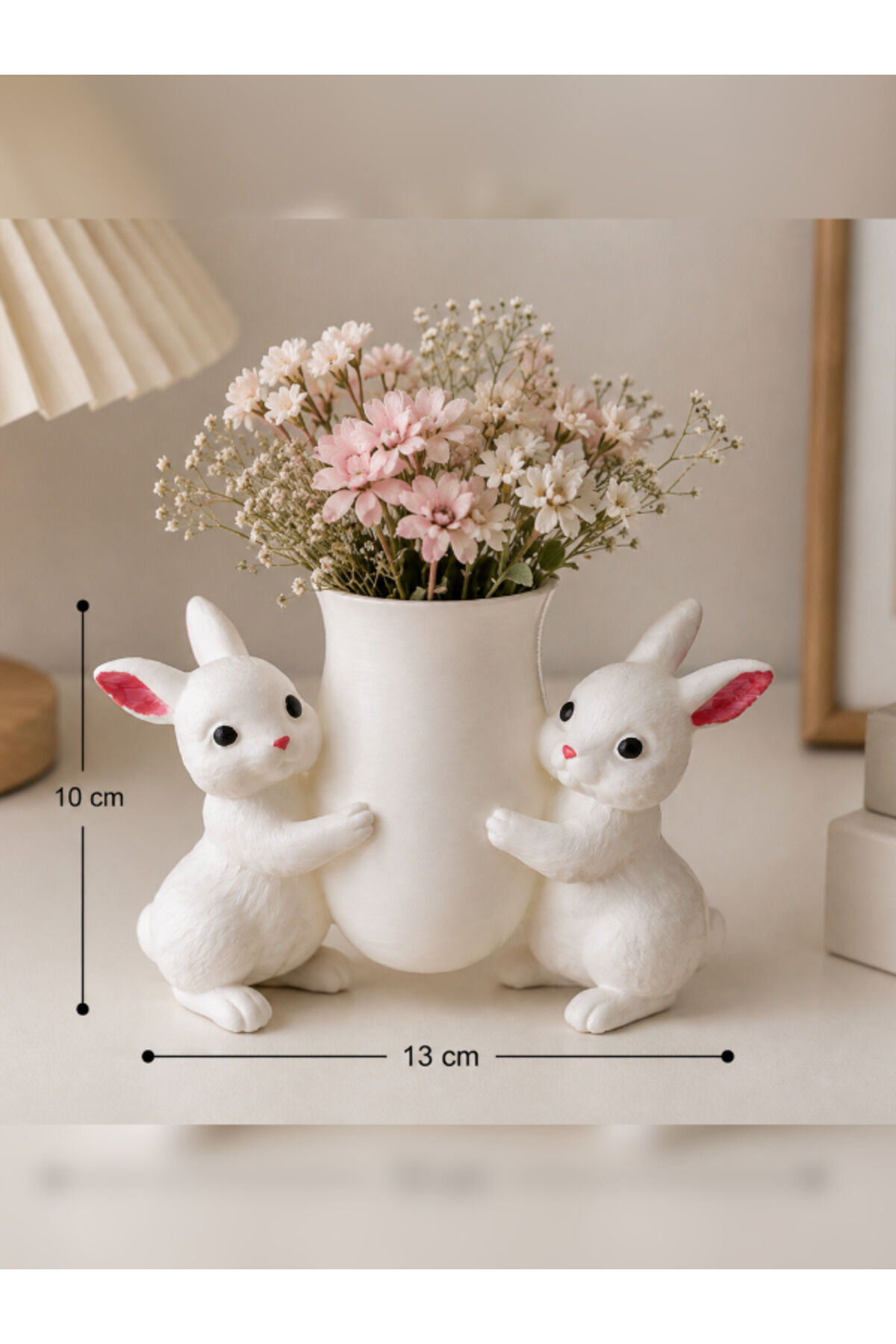 Sevimli Tavşanlar Dekoratif Mini Vazo – Masa ve Raf Süsü, 13 × 10 cm